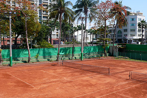 clay-surfaced tennis courts
